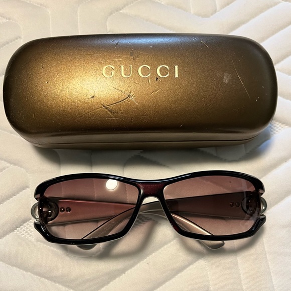 Authentic Gucci plastic frame sunglasses - Picture 3 of 9